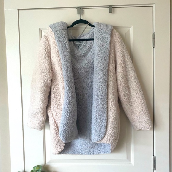 Urban Outfitters Jackets & Blazers - Urban Outfitters reversible teddy coat with hood, size XS/S